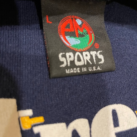 Vintage 90s Notre Dame Fighting Irish CrewNeck SweatShirt - Picture 3 of 3